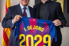 巴萨官方宣布与德容完成续约 双方续约至2029年