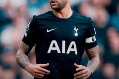 英超布莱顿2-2热刺 里沙利松破门 范黑克自摆乌龙