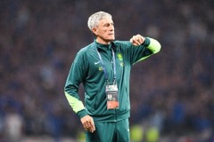 记者：塞蒂恩携侯森出席赛前发布会 侯森恢复训练