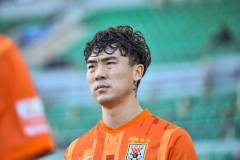 记者：石柯战申花赛前就有拉伤迹象 首发出战实属无奈