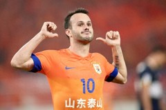 鲁媒：瓦科留在泰山可能性非常大 合同即将到期