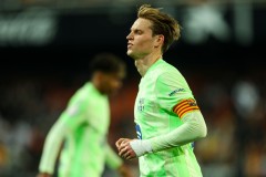 记者：德容已开始随队训练 有望在欧冠中复出