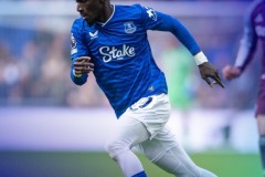 英超埃弗顿0-0阿斯顿维拉 马丁内斯屡献神扑